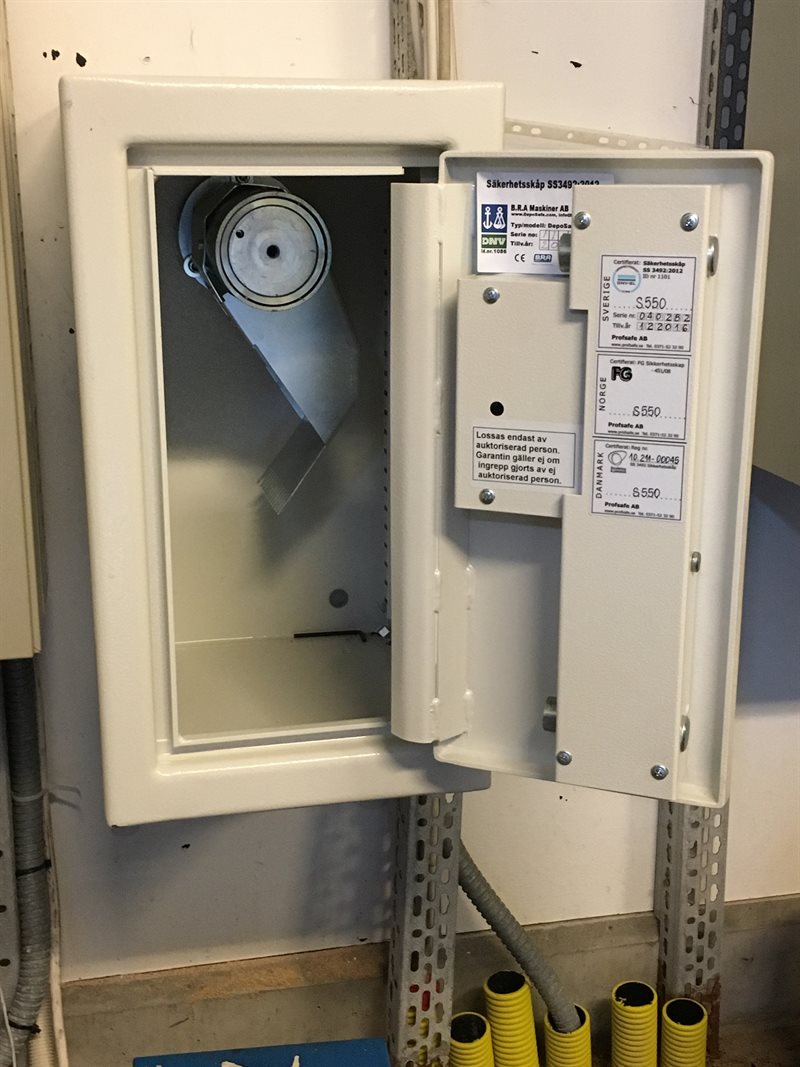 Unikt stöldfördröjande nyckelskåp med nyckelinkast, väggfäst